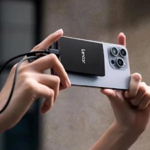Lexar SL500 Portable SSD 1TB, with magnetic assembly for attaching to smartphones or camera with MagSafe. 5 year Wty, Black
